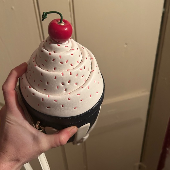 Sundae Kate Spade Bag retails 520CAD - Picture 2 of 6